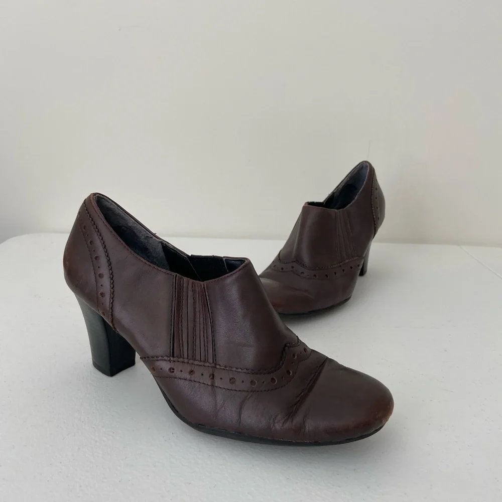 Women’s Mercedes brown rustic heeled zip ankle boots booties‎ size 6.5